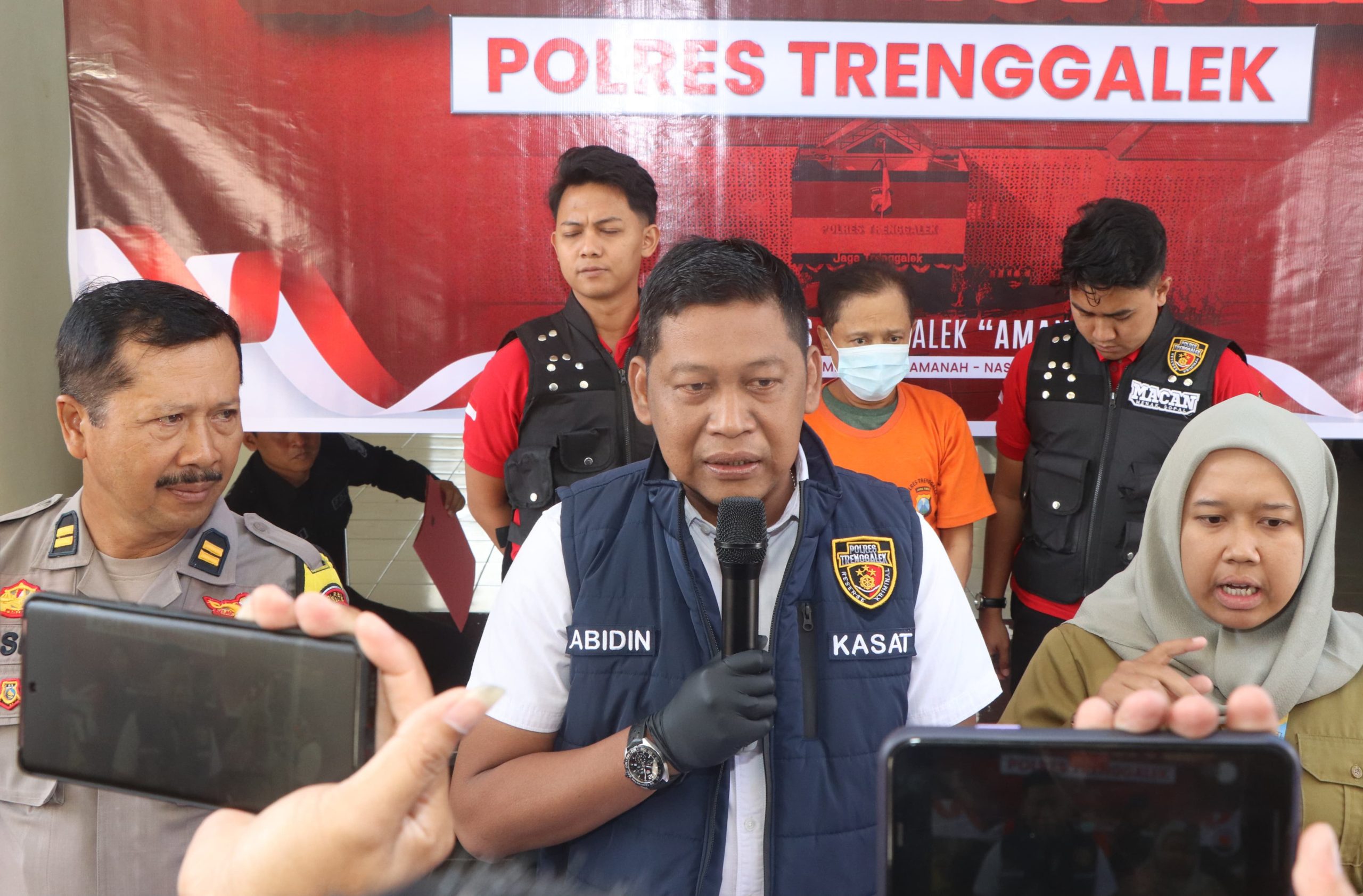 Konferensi pers di Mapolres Trenggalek terkait tindak pidana pencurian dengan kekerasan (angga/memo)