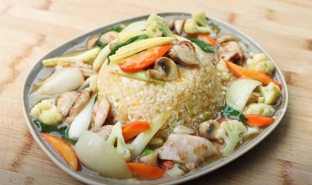 resep nasi siram ayam jamur ala Devina Hermawan